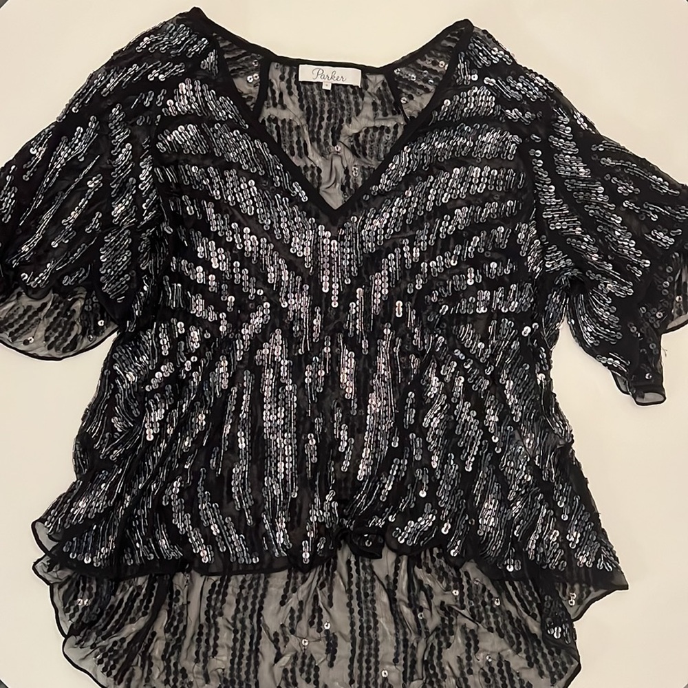 ✨Parker label✨ gorgeous ladies’ sheer sequined short sleeve - size small